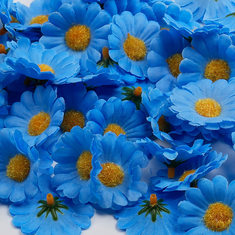 Decoraciones de flores de rafia